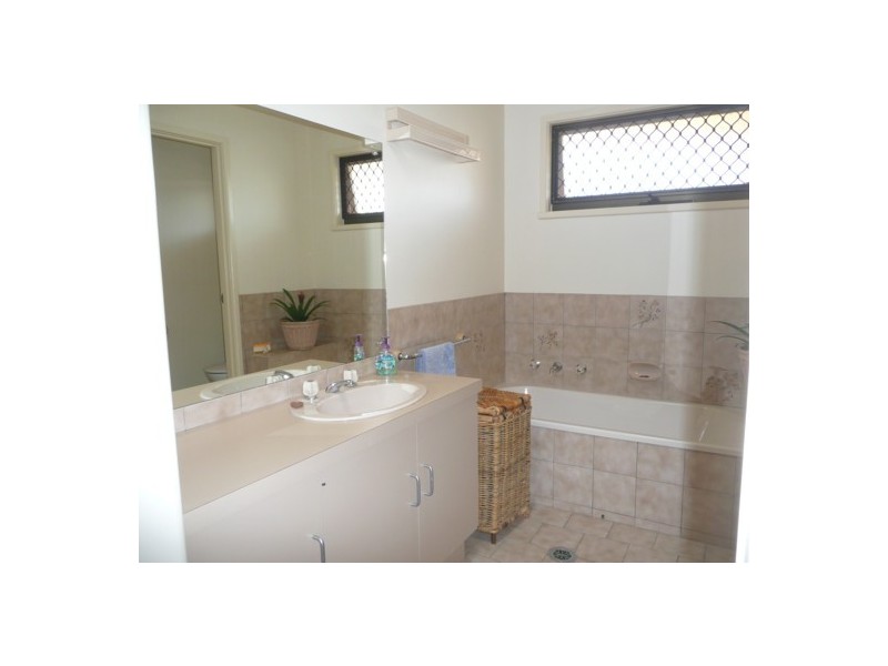 364 Shelley Ave, Lavington NSW 2641