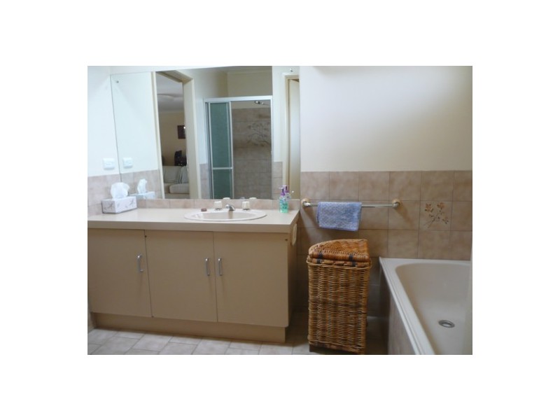 364 Shelley Ave, Lavington NSW 2641