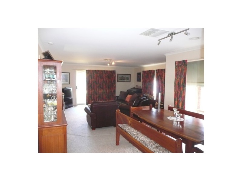 364 Shelley Ave, Lavington NSW 2641
