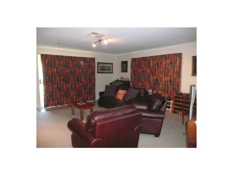 364 Shelley Ave, Lavington NSW 2641