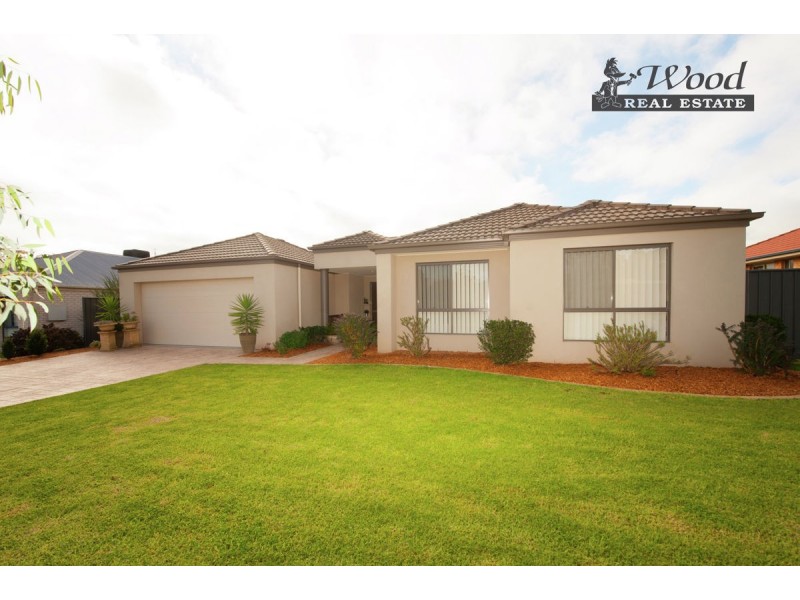 104 Hotham Circuit, Thurgoona NSW 2640