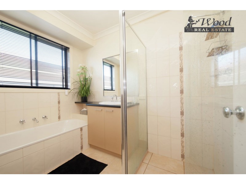 104 Hotham Circuit, Thurgoona NSW 2640