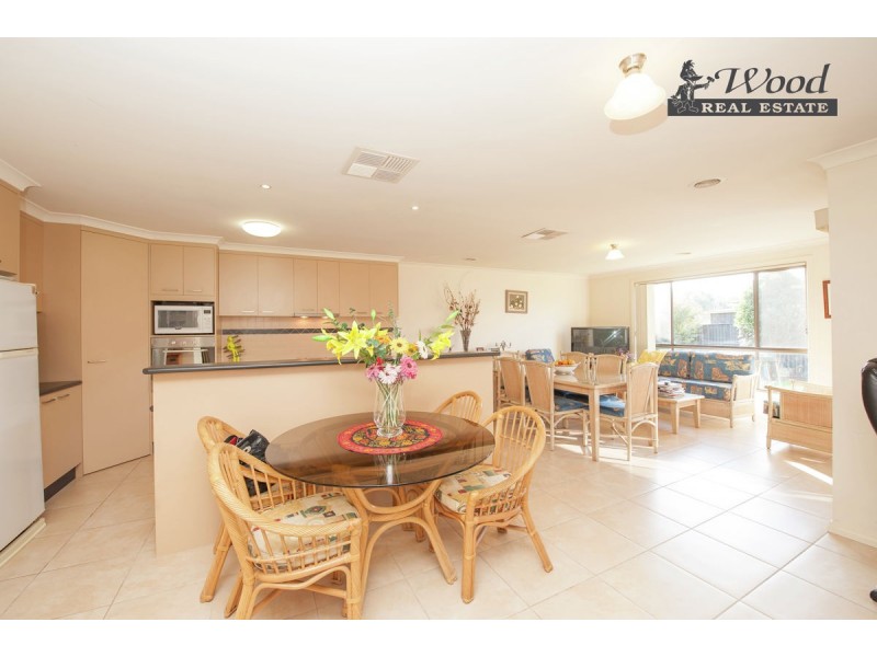 104 Hotham Circuit, Thurgoona NSW 2640