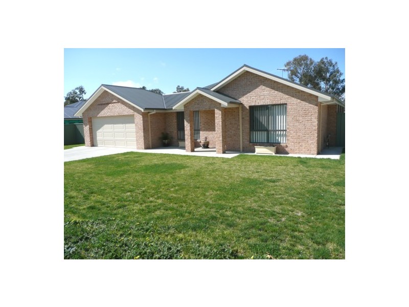 87 Adams Street, Jindera NSW 2642