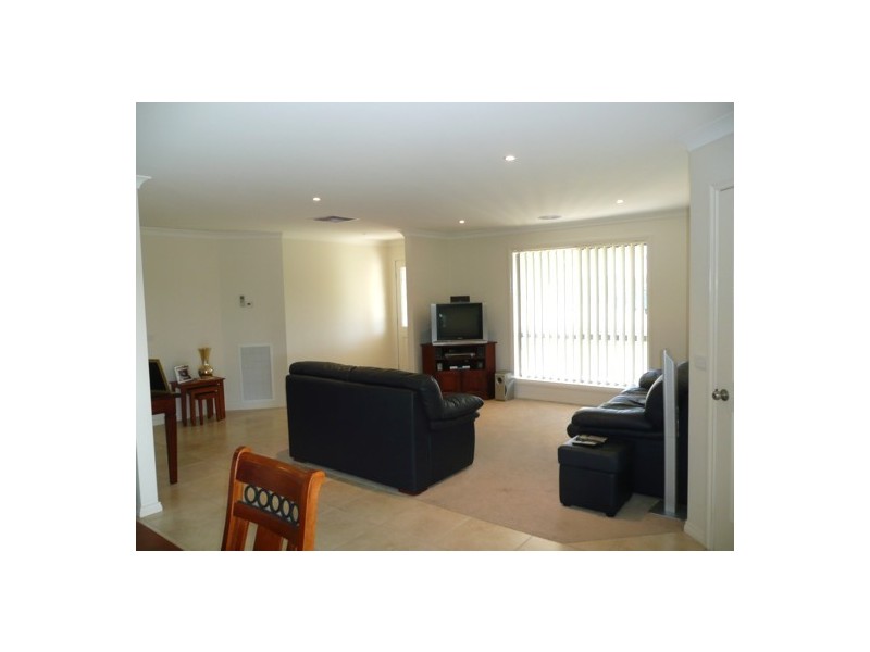 87 Adams Street, Jindera NSW 2642