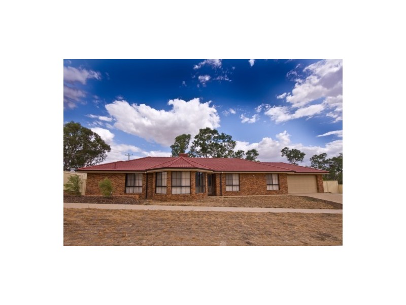 1 St Levans Circuit, Lavington NSW 2641