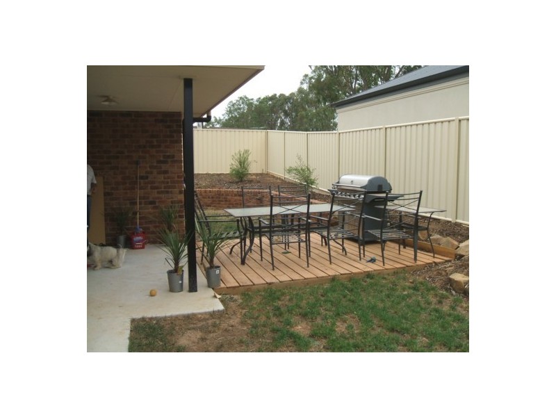 1 St Levans Circuit, Lavington NSW 2641