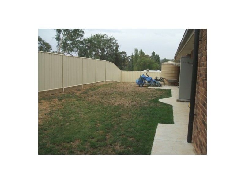 1 St Levans Circuit, Lavington NSW 2641