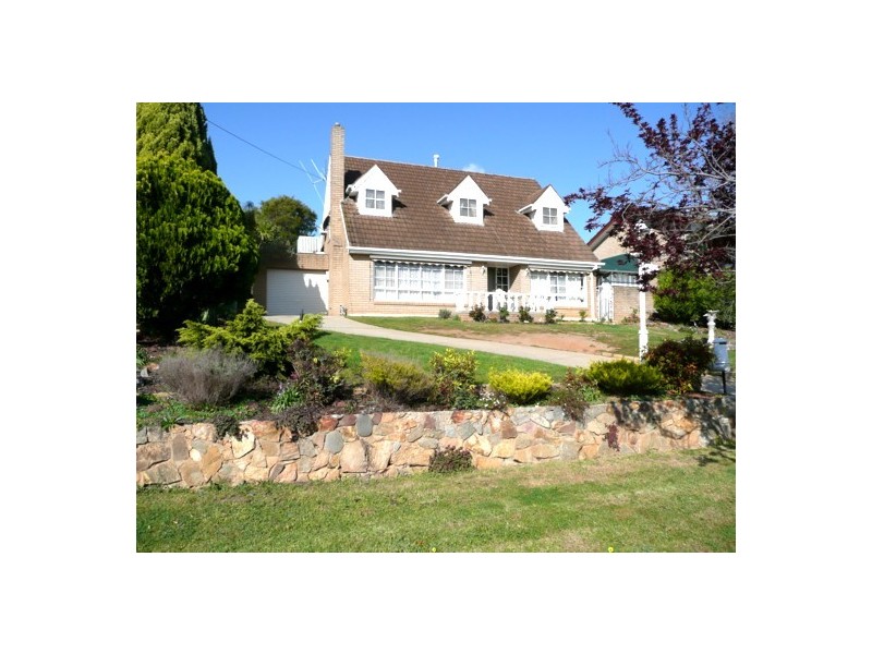 432 Parkview Cres, Lavington NSW 2641