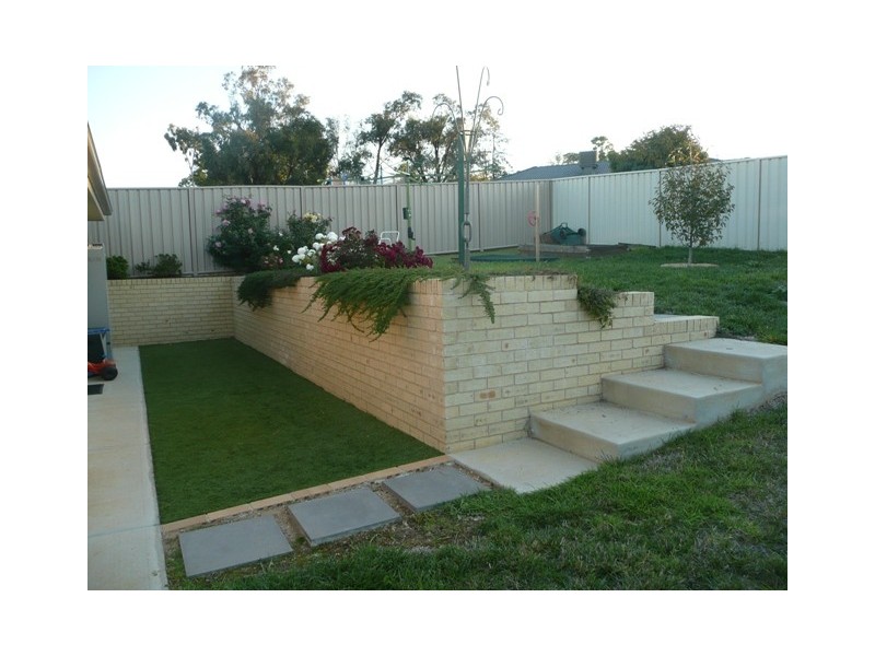 21  Mountain Way, Lavington NSW 2641