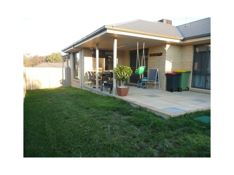 21  Mountain Way, Lavington NSW 2641