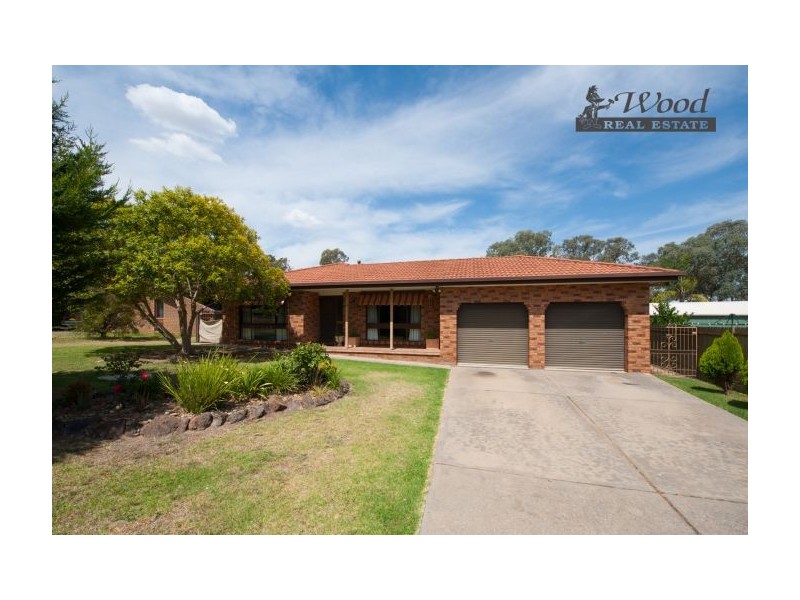 14 Buronga Dr, Lavington NSW 2641