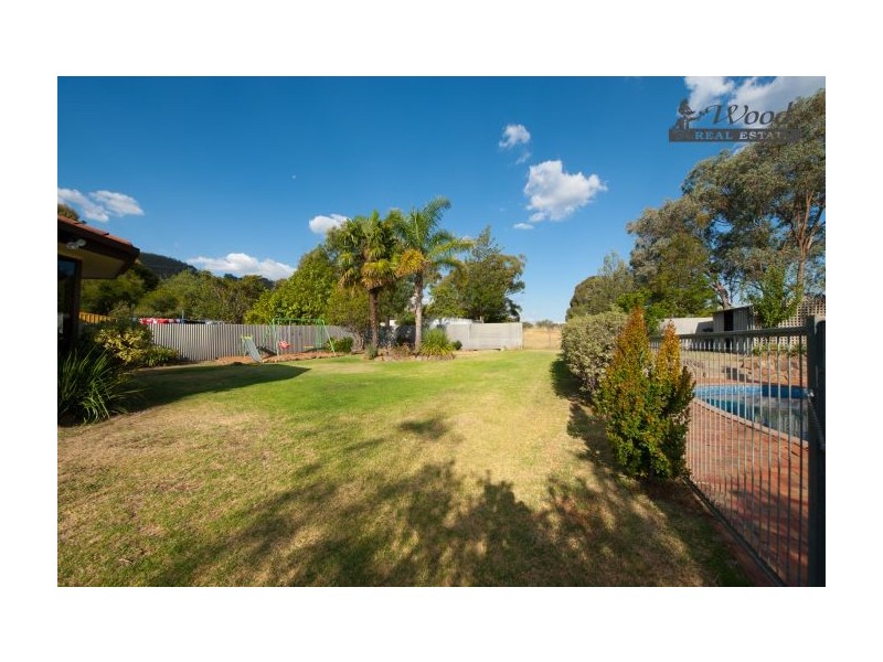 14 Buronga Dr, Lavington NSW 2641