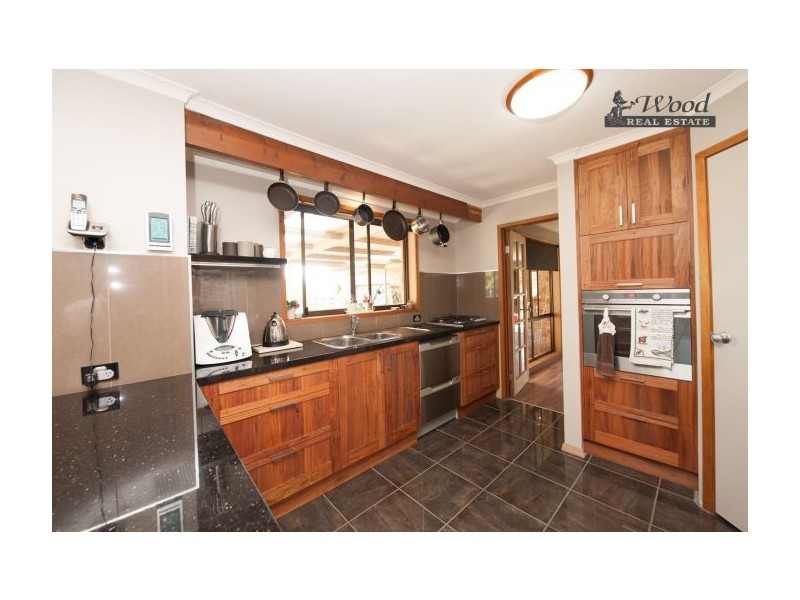 14 Buronga Dr, Lavington NSW 2641