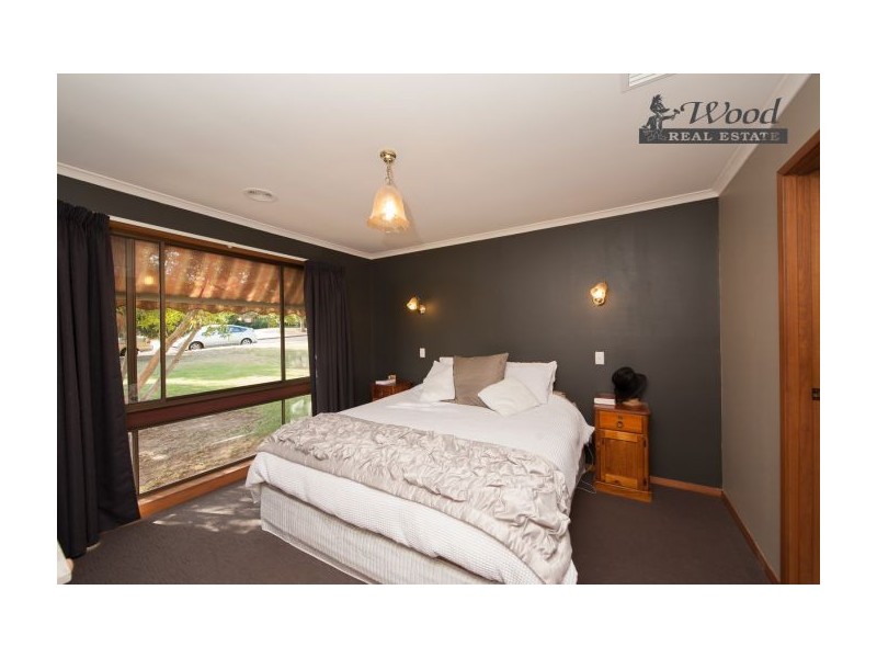 14 Buronga Dr, Lavington NSW 2641