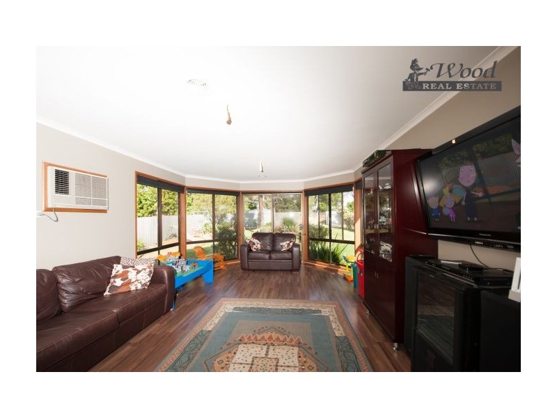 14 Buronga Dr, Lavington NSW 2641