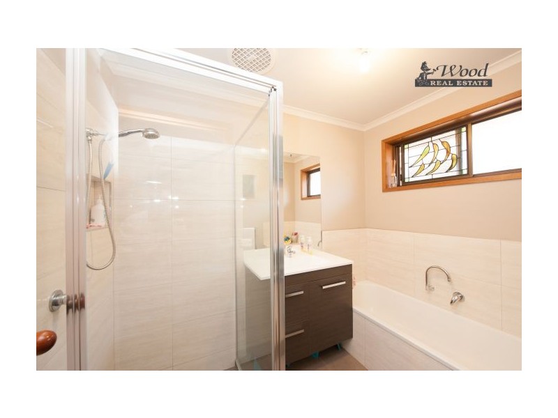 14 Buronga Dr, Lavington NSW 2641