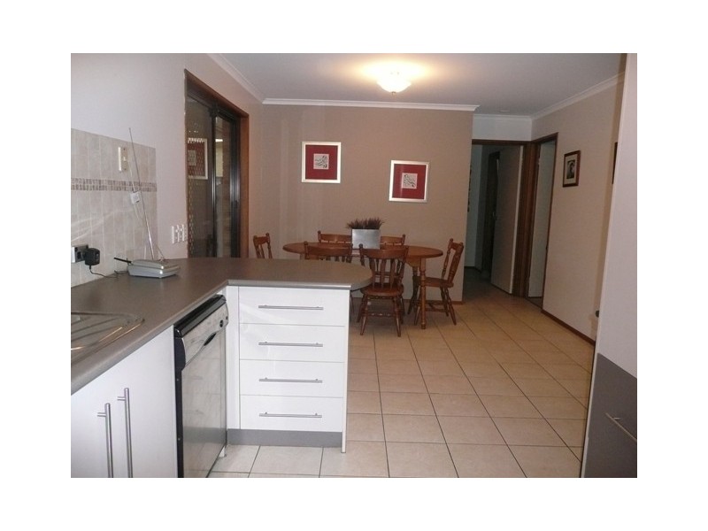 18 Hauteville Court, Thurgoona NSW 2640