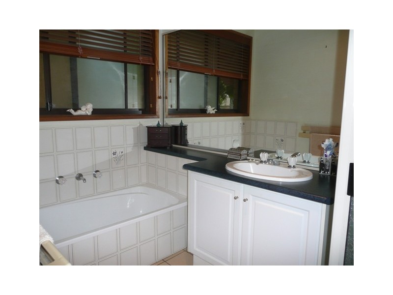 18 Hauteville Court, Thurgoona NSW 2640