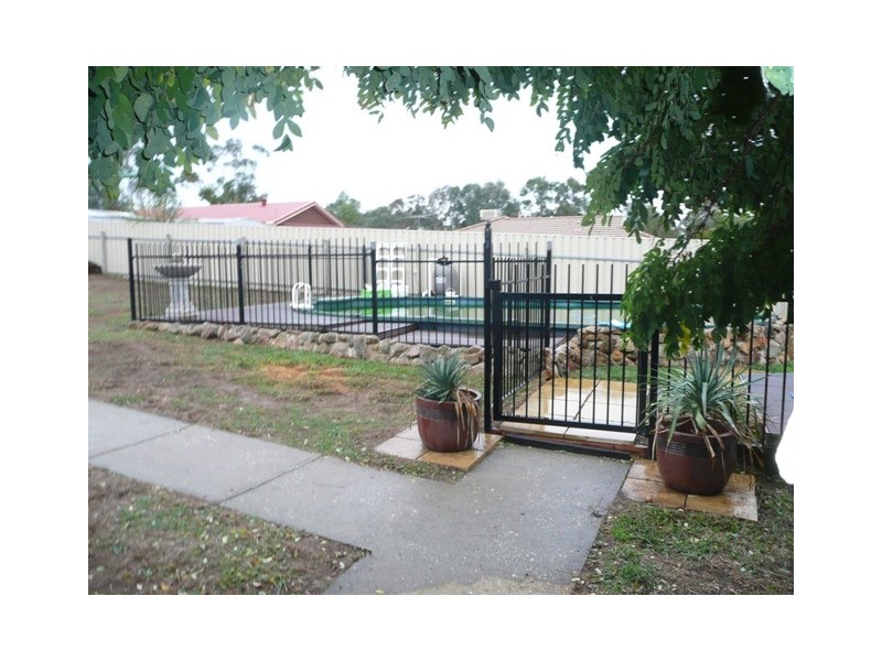 18 Hauteville Court, Thurgoona NSW 2640