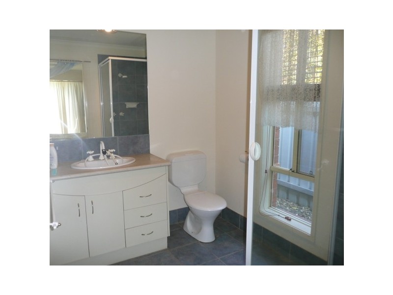4  Lawrence Street, Jindera NSW 2642