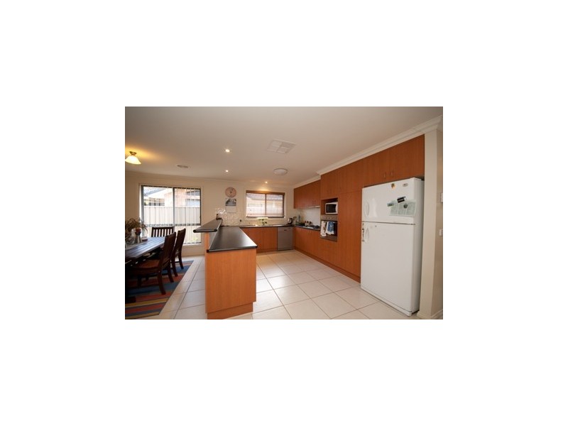 15 Darga Place, Lavington NSW 2641