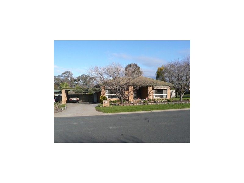 2 Hotham Circuit, Thurgoona NSW 2640