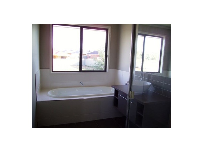 5 Whitebox Circuit, Thurgoona NSW 2640