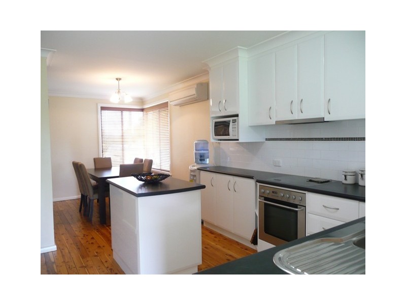 477 Kotthoff St, Lavington NSW 2641