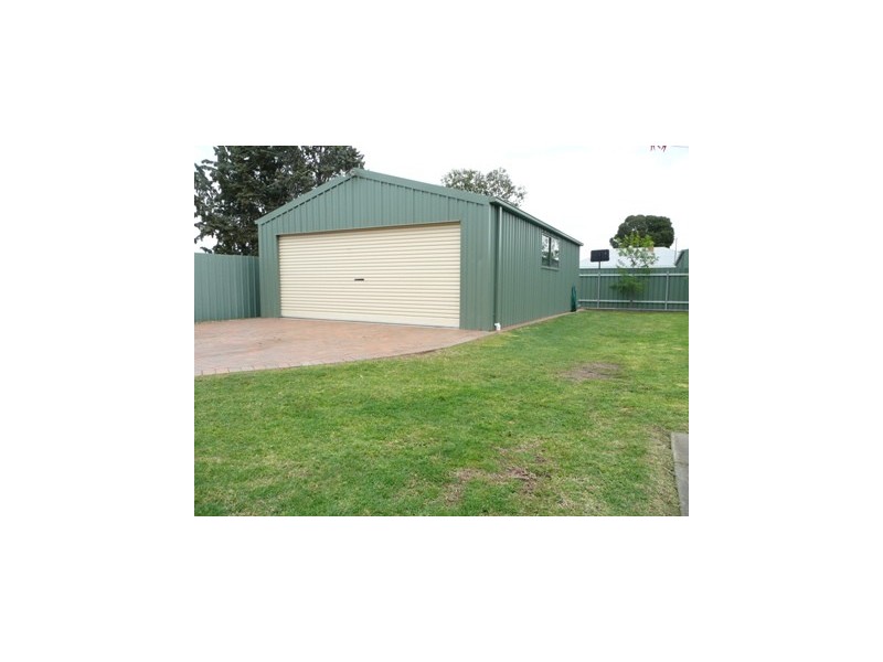477 Kotthoff St, Lavington NSW 2641
