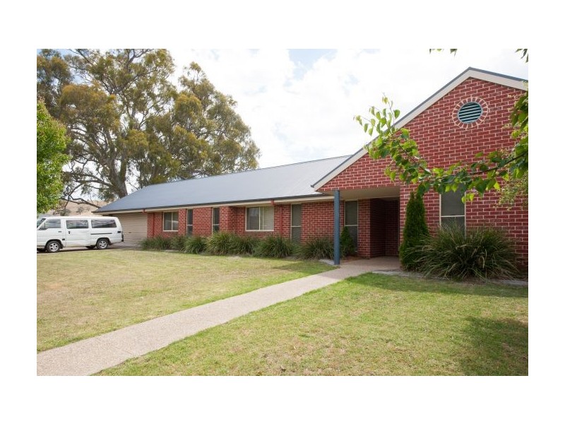 56 Robbins Dr, East Albury NSW 2640