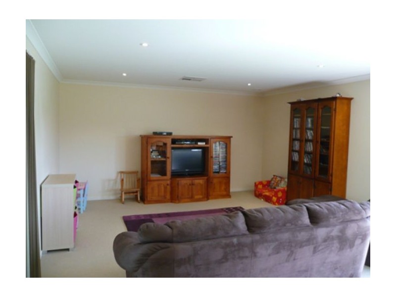 56 Robbins Dr, East Albury NSW 2640