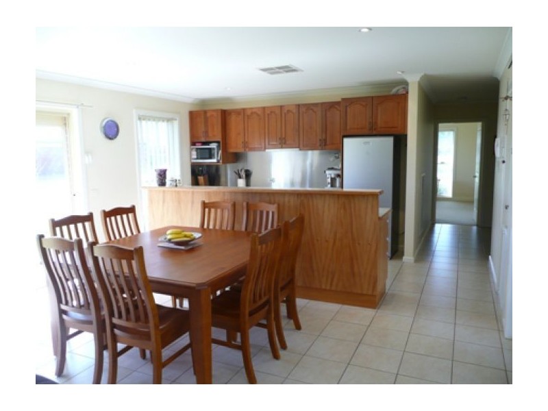 56 Robbins Dr, East Albury NSW 2640