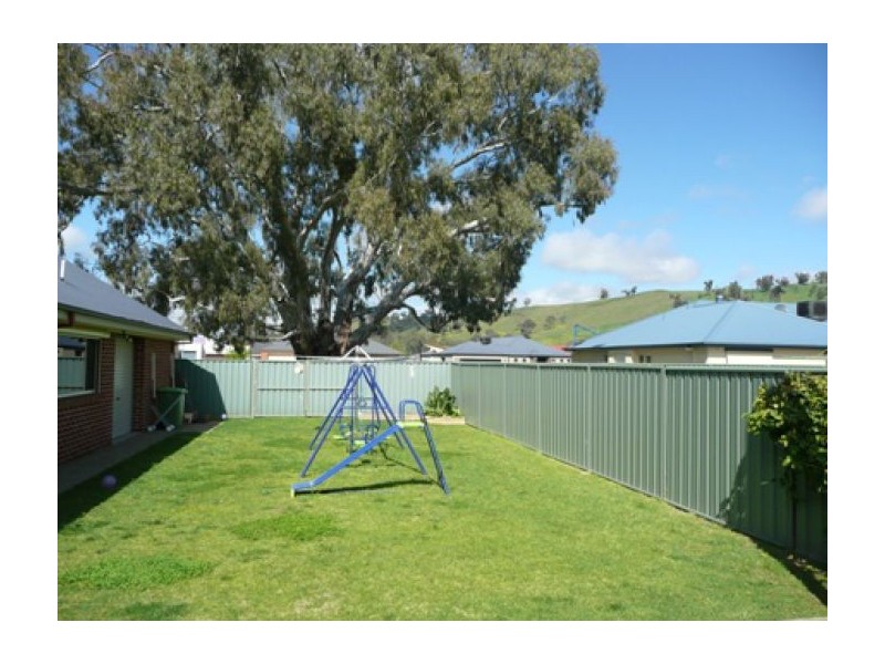 56 Robbins Dr, East Albury NSW 2640