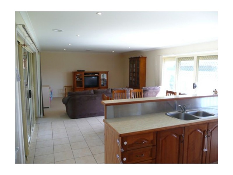 56 Robbins Dr, East Albury NSW 2640