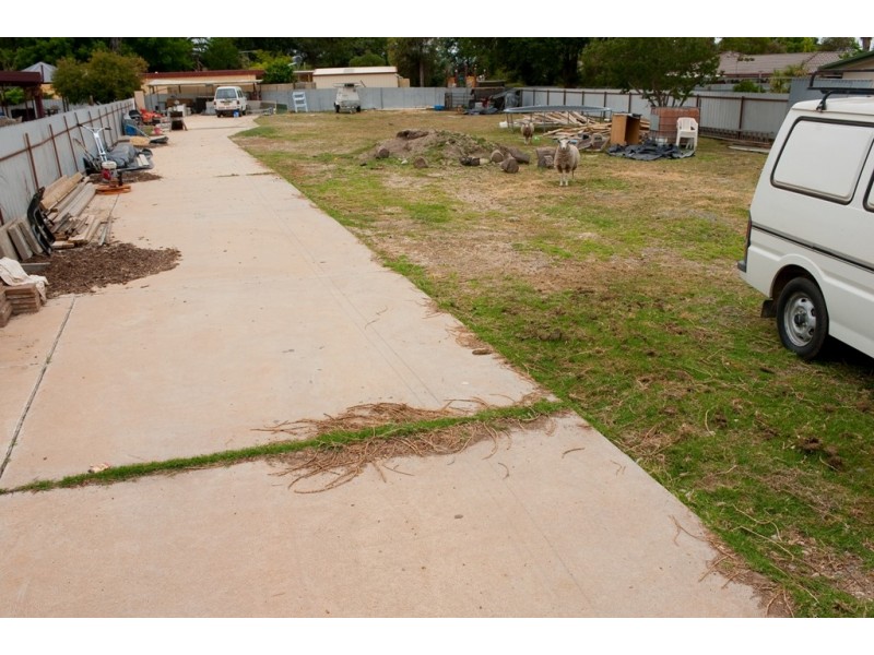 576 Hague St, Lavington NSW 2641