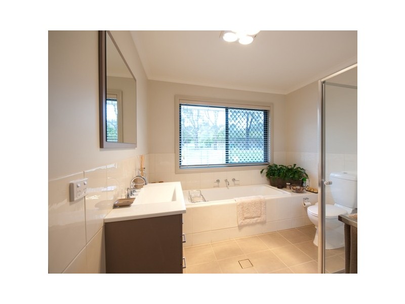 34 Finlay Road, Thurgoona NSW 2640