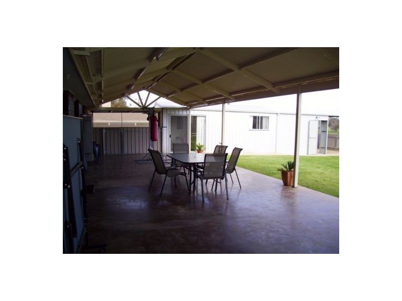 6 Lindisfarne Court, Thurgoona NSW 2640
