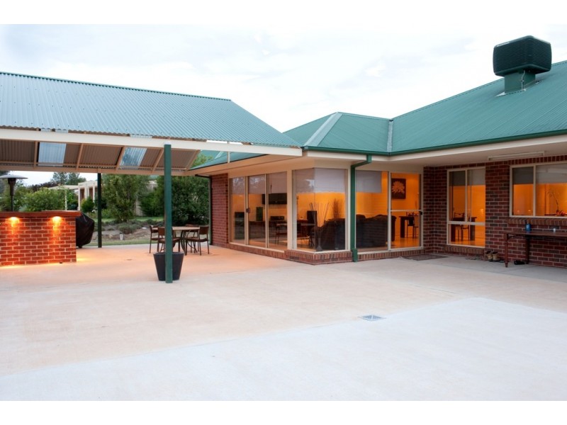 95 Finlay Road, Thurgoona NSW 2640