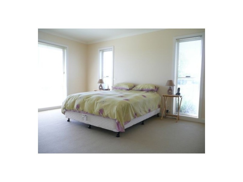 56 Robbins Drive, East Albury NSW 2640