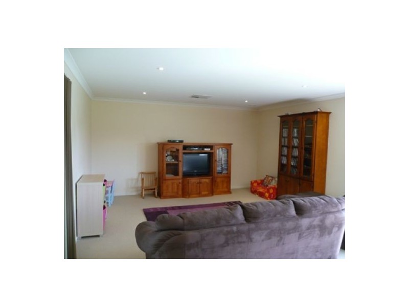 56 Robbins Drive, East Albury NSW 2640