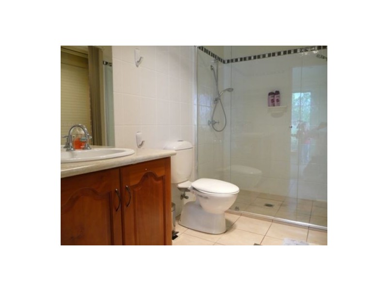 56 Robbins Drive, East Albury NSW 2640