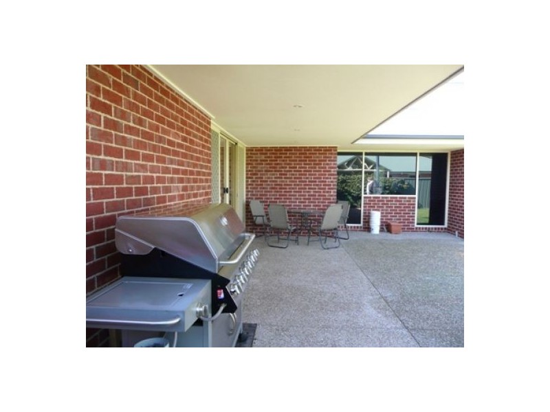 56 Robbins Drive, East Albury NSW 2640