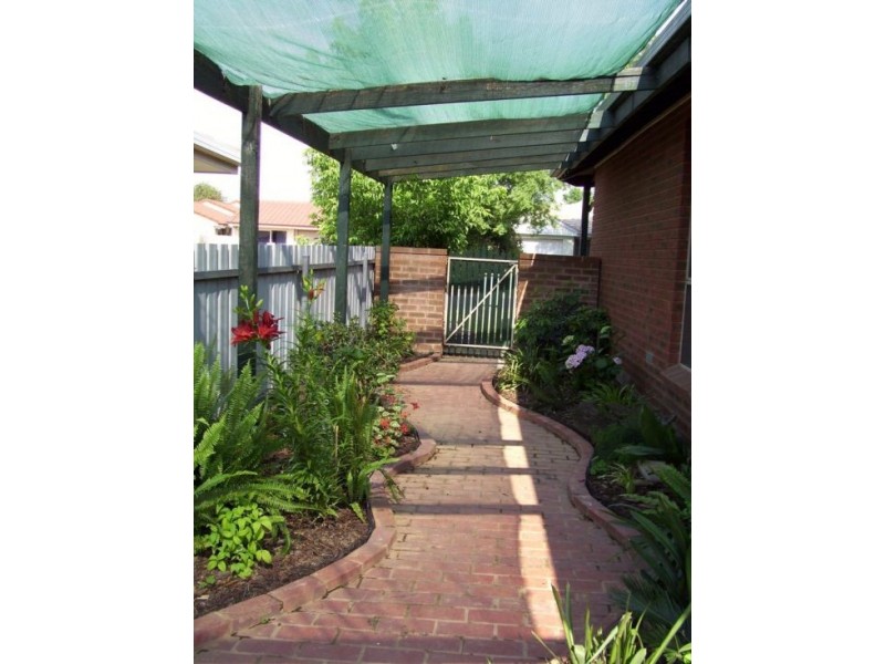 2/1 Saville Avenue, Lavington NSW 2641