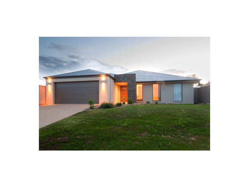 7 Lawson Circuit, Lavington NSW 2641