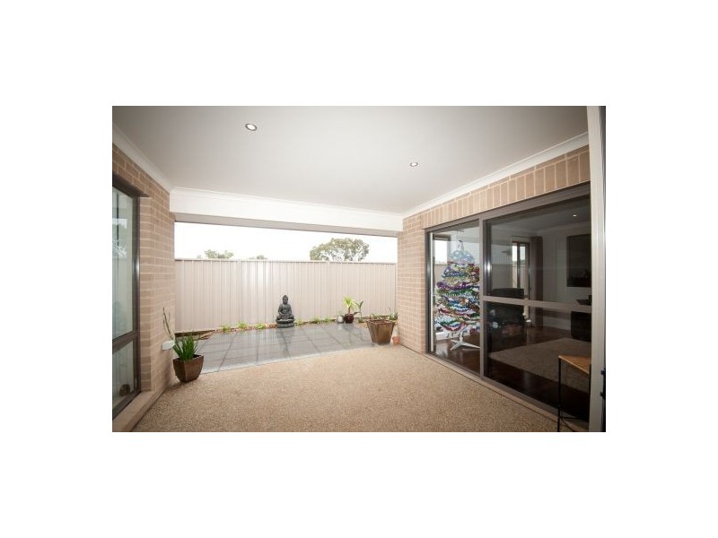 7 Lawson Circuit, Lavington NSW 2641