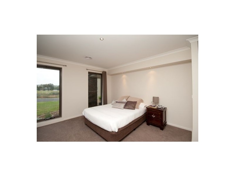 7 Lawson Circuit, Lavington NSW 2641