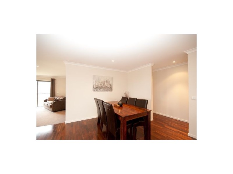 7 Lawson Circuit, Lavington NSW 2641