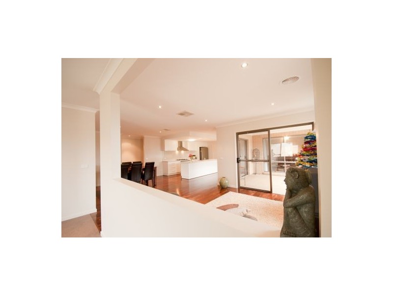 7 Lawson Circuit, Lavington NSW 2641