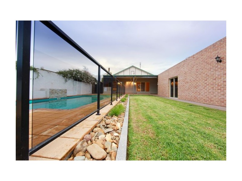 571 Mair Street, Lavington NSW 2641